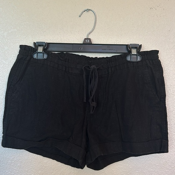 Women’s linen Old Navy black shorts size 6. - Picture 2 of 6